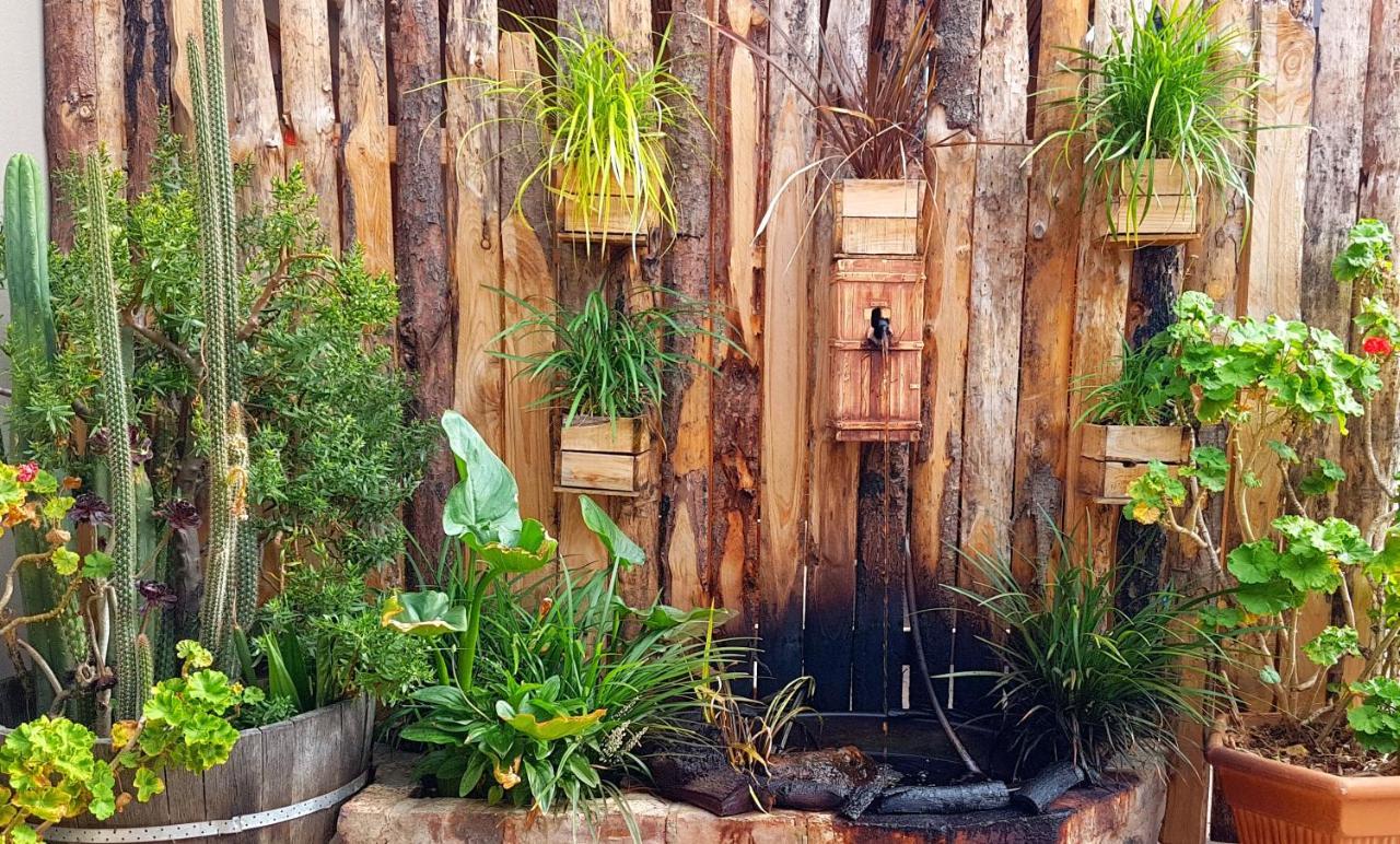 Uthando Backpackers Lodge Oudtshoorn Buitenkant foto