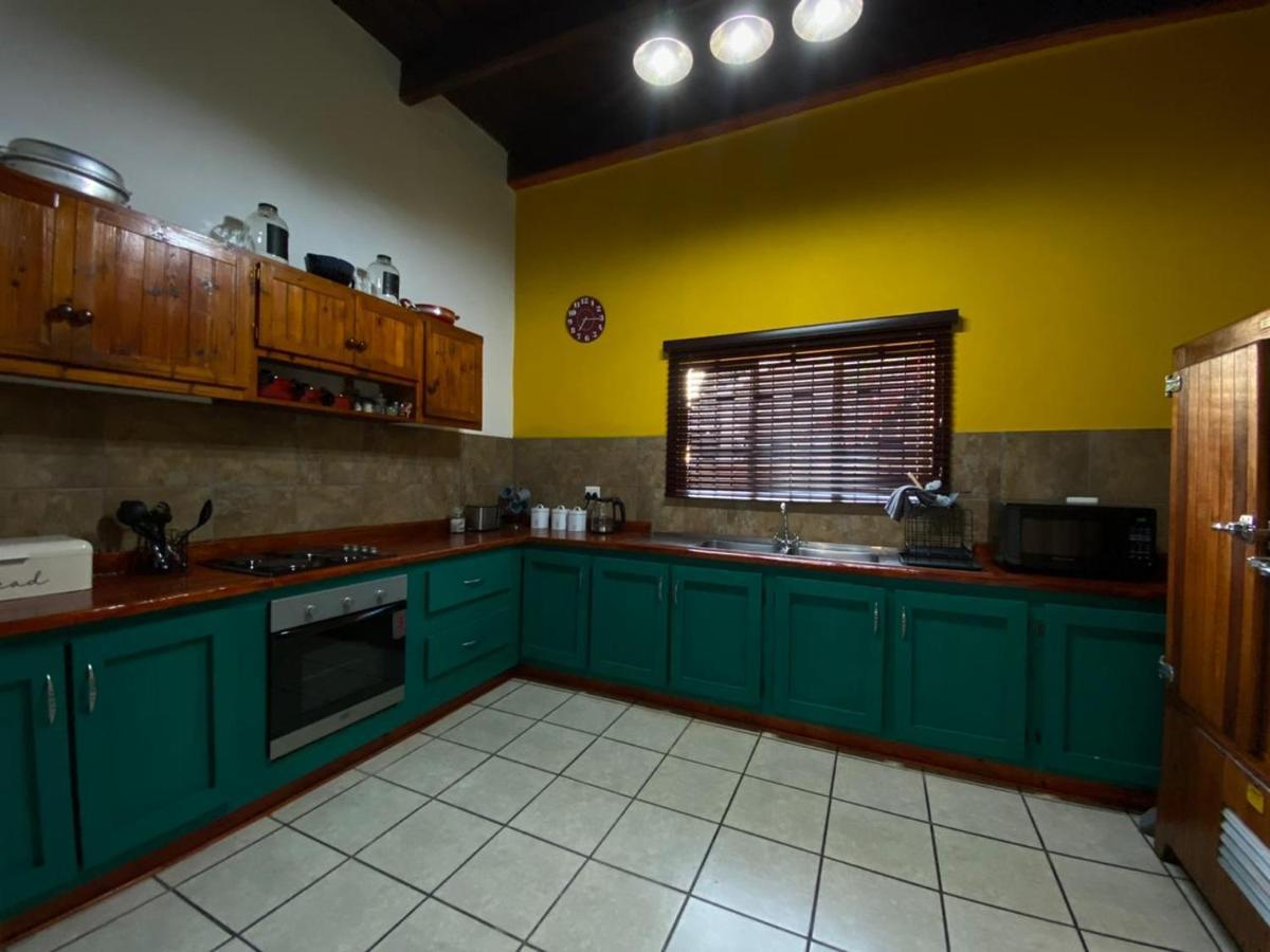 Uthando Backpackers Lodge Oudtshoorn Buitenkant foto